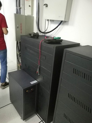 ups電源是一種用電壓控制電流器件|ups不間斷電源設(shè)備廠家|